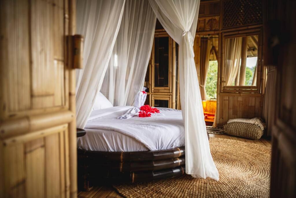 Вилла The Nude House Selat Экстерьер фото